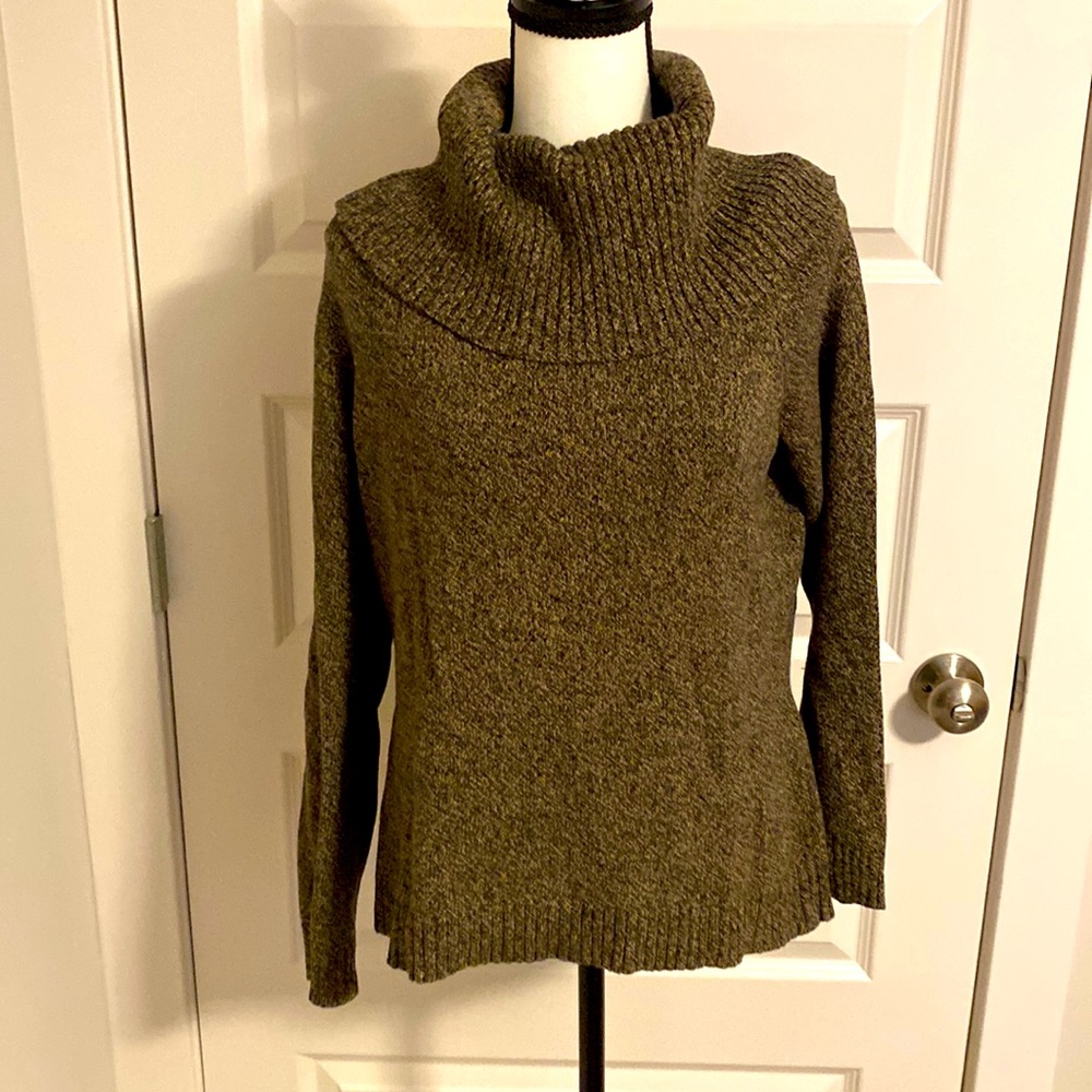 Geoffrey Beene Sport|| Brown/olive green turtleneck sweater